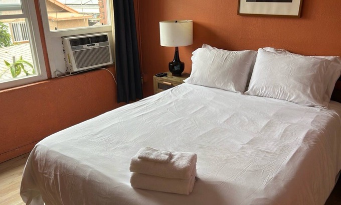Westlake Apartment | Fancy Studio for 2 in DTLA!
