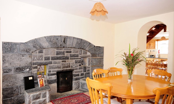 Murroogh House | Fanore Holiday Cottages, Traditional Farmhouse on the Wild Atlantic Way