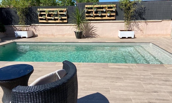 Meco Ski Chalet | Fantástico Chalet con Piscina a las Afueras de Madrid Para Disfrutar en Verano