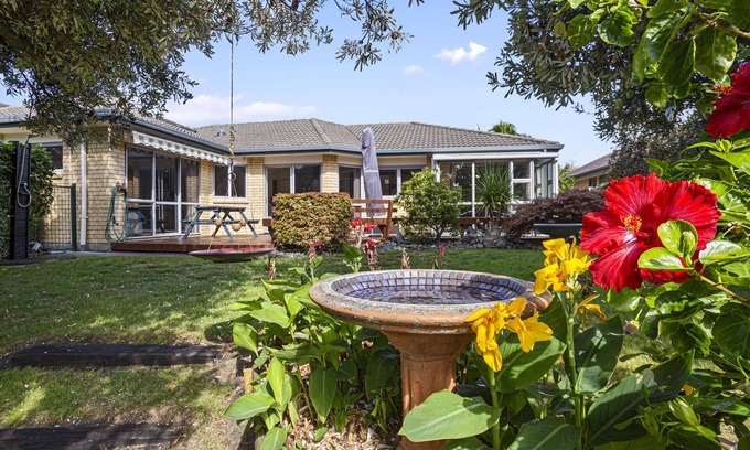 Bowentown House | Fantails Roost - Bowentown Holiday Home