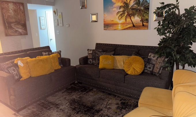 Glen Iris Apartment | Fantastic 2-bedroom apartment with AC in vibrant Birmingham