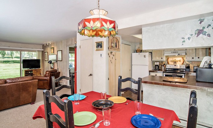 Carbondale Condo | Fantastic 2 Bedroom Condo On Golf Course, Includes 2 Fishing Badges! Near Skiing