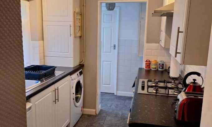 Chatham House | Fantastic 3 bedrooms with WiFi and Free Parking