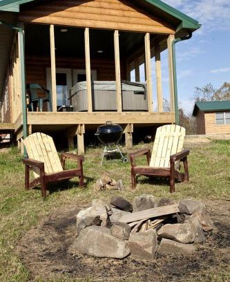 Equality House | Fantastic Cabin with Fireplace and Hot-tub in Herod, Illinois
