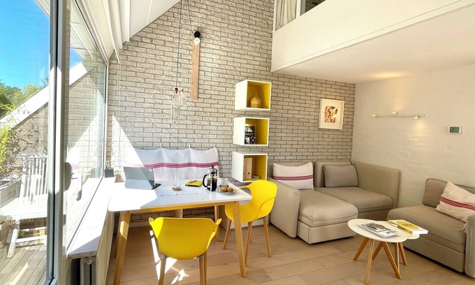 Bruinisse Apartment | Fantastic designer vacation apartment by the marina, beach & Grevelingenmeer lake