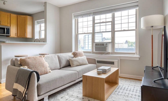 Evanston Apartment | Fantastic Evanston 1BR w/Courtyard, nr Northwestern Beach, by Blueground