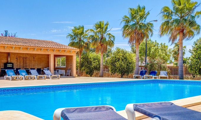 Llucmajor Apartment | Fantastic Holiday Apartment with Pool, Wi-Fi, Terrace and Garden