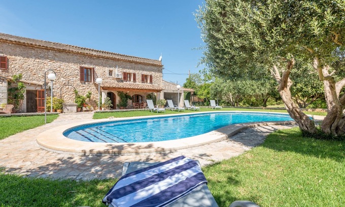 Buger Villa | Fantastic Holiday Home “Can Julia” with Mountain View