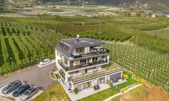 Parcines Apartment | Fantastic panorama and feel-good wellness in the St. Helena penthouse in Parcines/Partschins.