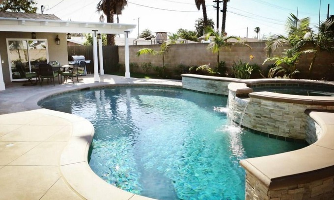 Anaheim Resort House | Fantastic Pool/Jac Home: 4 EnSuites, Walk 2 Disney