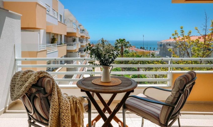 Parede Apartment | Fantastic Seaside Family Apartment with Pool