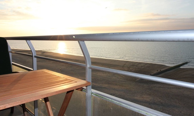 Westende Apartment | Fantastic view of the North Sea - on the beach promenade with a large balcony