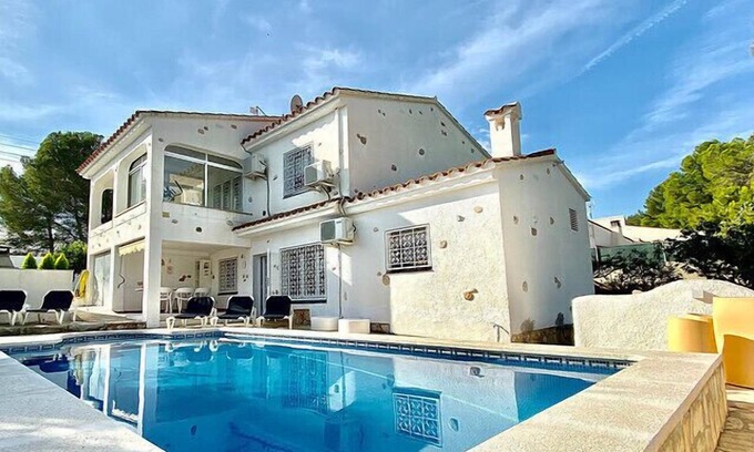Les Tres Cales Villa | Fantastic villa 3km from the beach, surrounded by green spaces