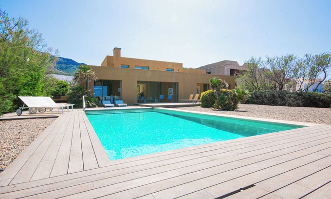 Betlem de Marina Villa | Fantastic villa in the first line of the sea in Beltem