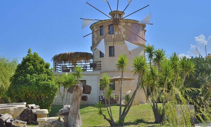 Nopigia House | Fantastic Windmill duplex