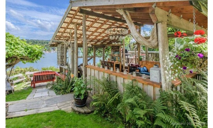 Bamfield House | Far Niente Cottage - 8 Acre Waterfront Estate w/Dock
