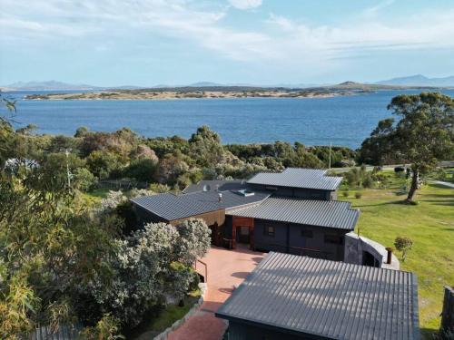 Lady Barron House | Faraway on Flinders Island