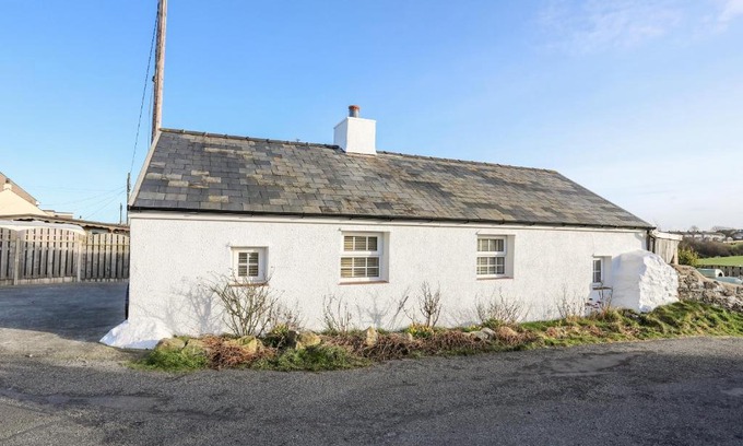 Cemaes Bay House | Farm Cottage