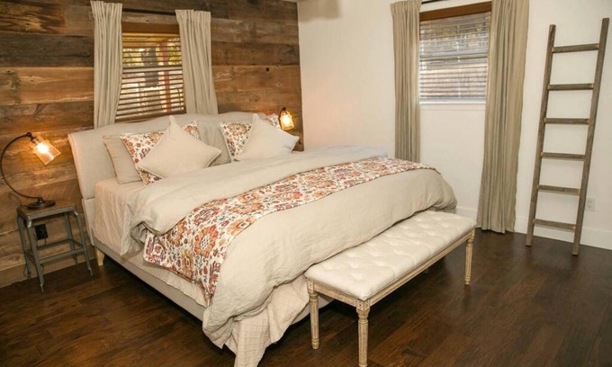 Waco House | Farm Cottage on Homestead 20 min to Waco