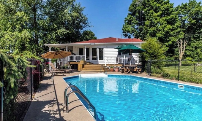 Baroda Other | Farm Escape-Pool, Fire Pit, Hot Tub, Starlink, Dog Friendly 1.5 hrs from Chicago