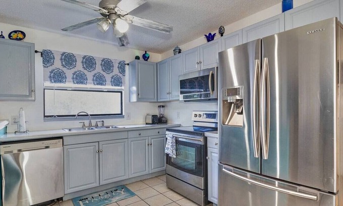 Durant House | Farm House Retreat - Park your RV - Camp in Style!