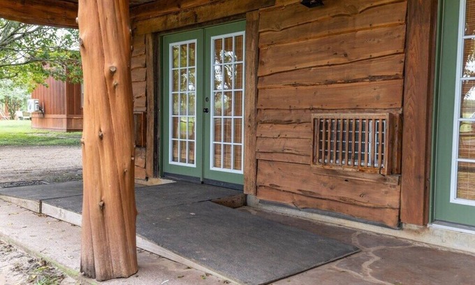 Satin Cabin | Farm House Room - ADA