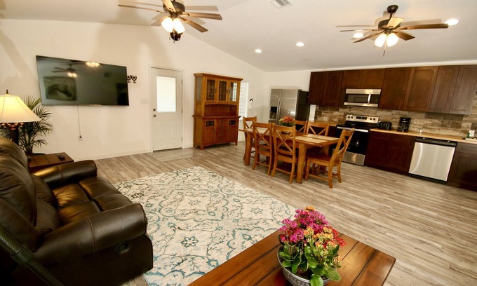 Manchaca Other | Farm Stay in the Country 20 Minutes from Downtown/Buda/Manchaca