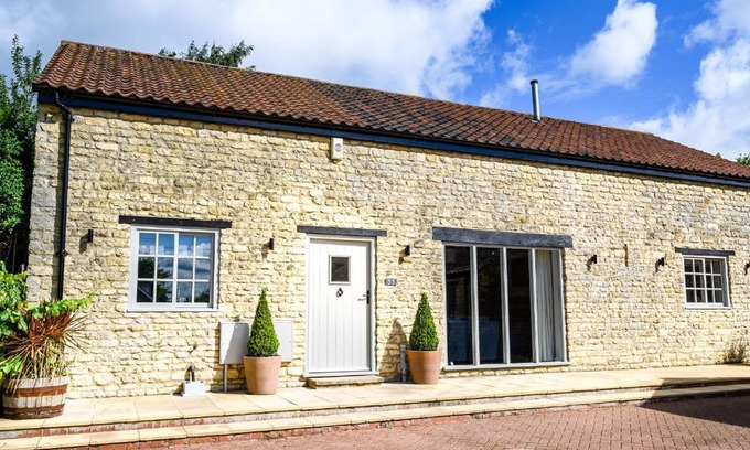 Dunholme House | Farmcourt Barn 55 Eastfield Lane