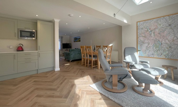 Keswick Cottage | Farmer's Retreat - sleeps 4 guests in 3 bedrooms