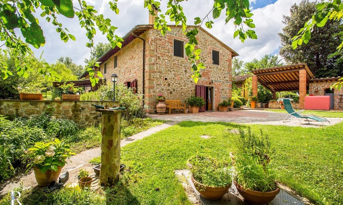 Figline e Incisa Valdarno Apartment | farmhouse with pool ,panoramic peaceful location near firenze,Sien