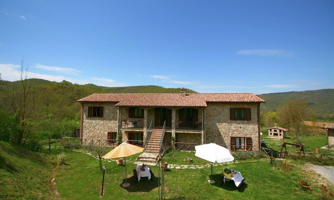 Passignano sul Trasimeno Other | Farmhouse near Lake Trasimeno with Pool