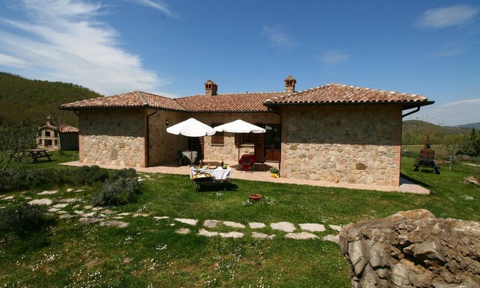 Passignano sul Trasimeno Other | Farmhouse near Lake Trasimeno with Pool