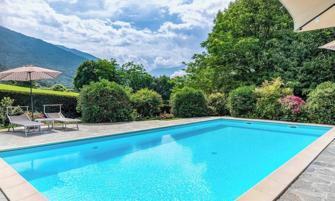 Colico House | FARMHOUSE ANTICO BORGO GARDEN