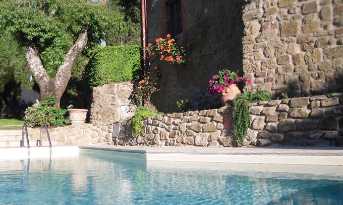 Starda Villa | Farmhouse apartment in Chianti with garden and pool for 2 people