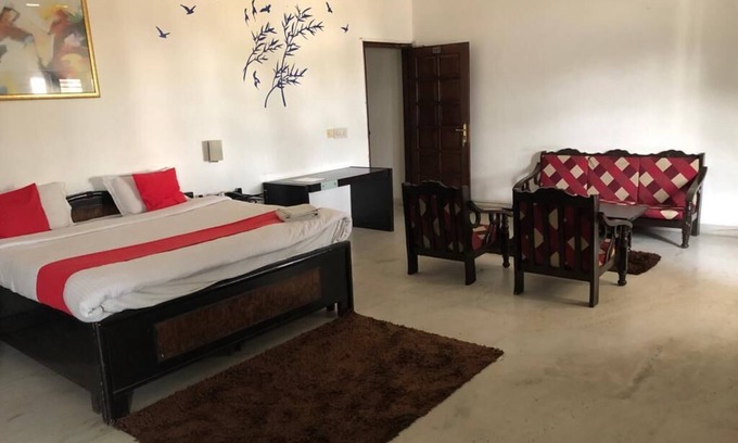 New Delhi Other | Farmhouse for Parties and Events - Lush Green Lawns