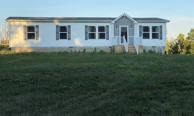 Sharpsburg Other | Farmhouse in Amesville Ohio 20 minutes from Athens.
