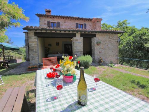 Apecchio House | Farmhouse in Apecchio with Swimming Pool, Terrace, Garden