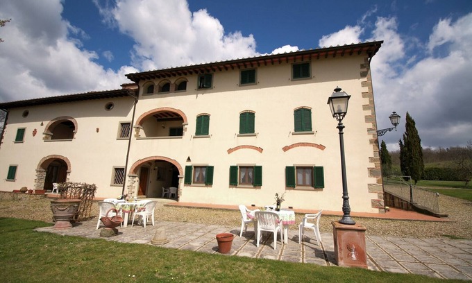 Poppi Apartment | Farmhouse in Casentino with Pool & Jacuzzi