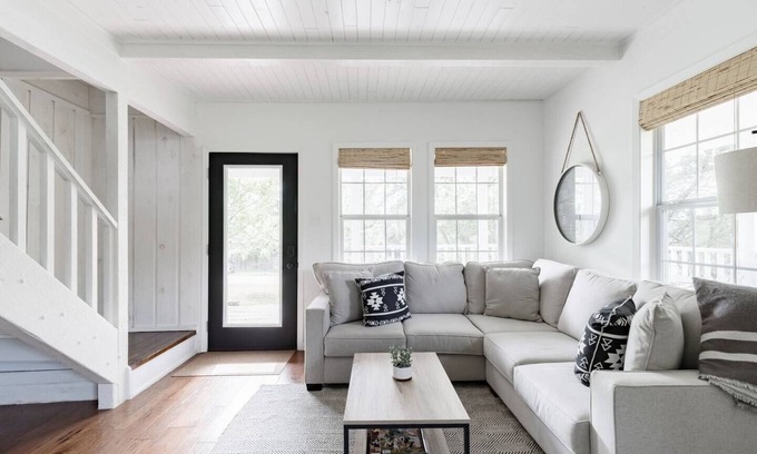 Dripping Springs Other | Farmhouse in Dripping Springs