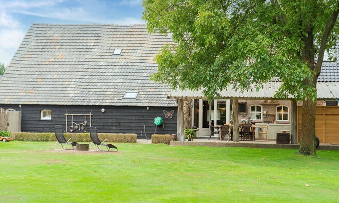 Handel Other | Farmhouse in Elsendorp with Garden
