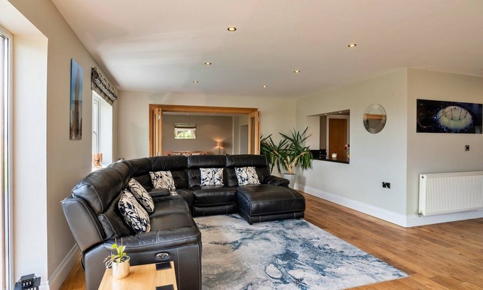 Lympsham House | Farmhouse in Weston near Sandy Beaches