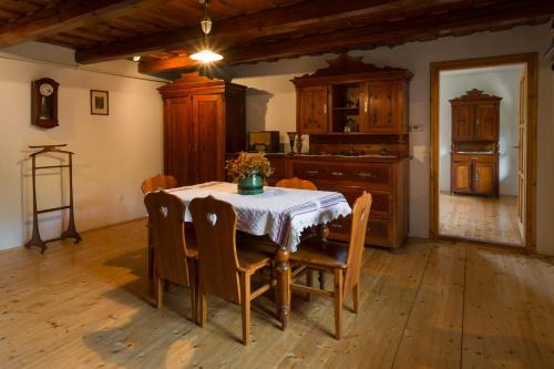 Koveskal Apartment | Farmhouse in Köveskál (Balatonfelvidék) for 6 persons