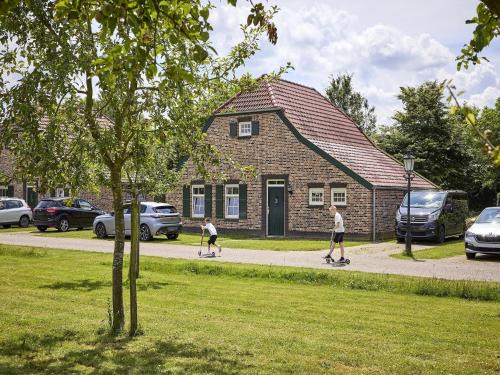 Roggel Villa | Farmhouse in Limburg near Designer Outlet