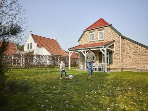 Roggel Villa | Farmhouse in Limburg with Subtropical Pool