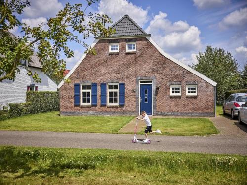 Roggel Villa | Farmhouse in Limburg with Subtropical Pool