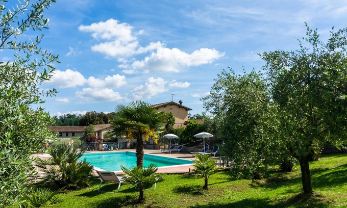 Ramazzano House | Farmhouse in Perugia with Hot Tub, Swimming Pool, Garden, BBQ