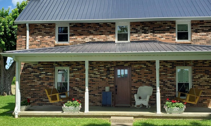 Nancy House | Farmhouse in the Lake Cumberland area