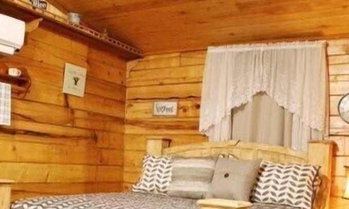 San Augustine Bed & Breakfast | Farmhouse in the Pineywoods - King Bed