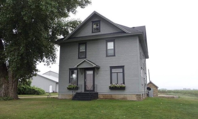 Cannon Falls Other | Farmhouse Inn - beautiful 1917 farmhouse set on 150 acres of farmland.