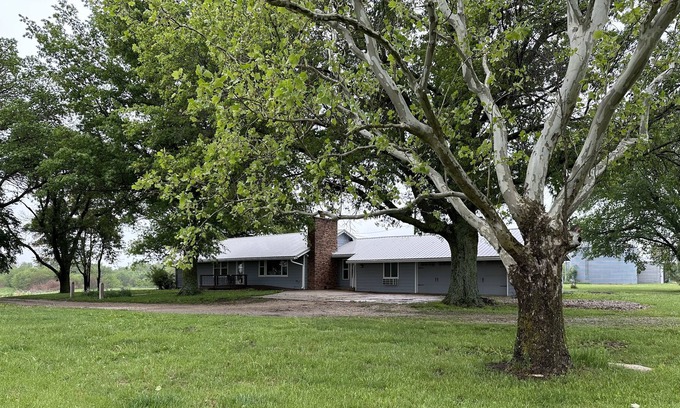 Bushong Other | Farmhouse on Flinthills Nature Trail